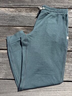 VUORI WOMEN'S PERFORMACE JOGGER size Small NWOT lake heather